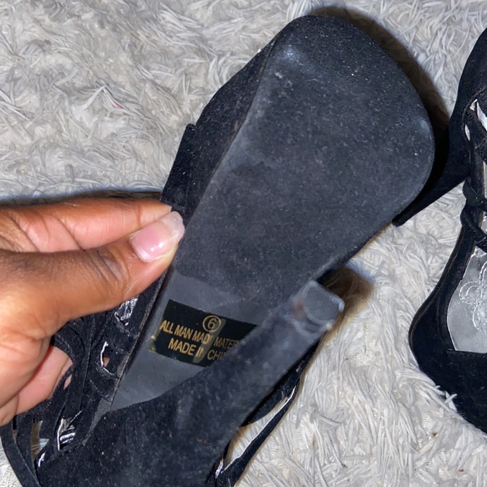 Heels - Picture 3 of 3
